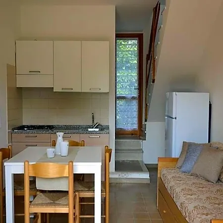 Delightful Detached With Outdoor Space To Relax *